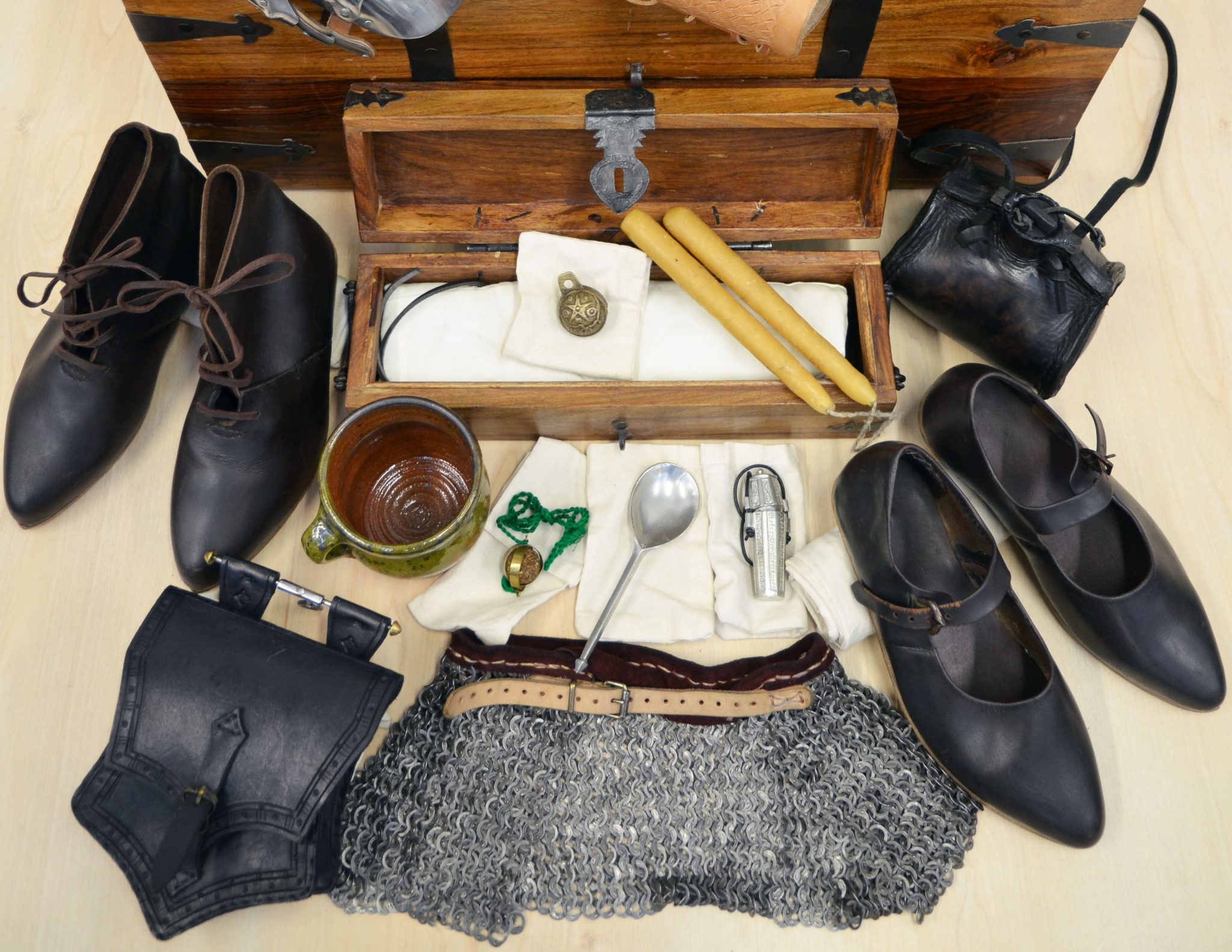 Photo of some replica artefacts from the Battle of Bosworth