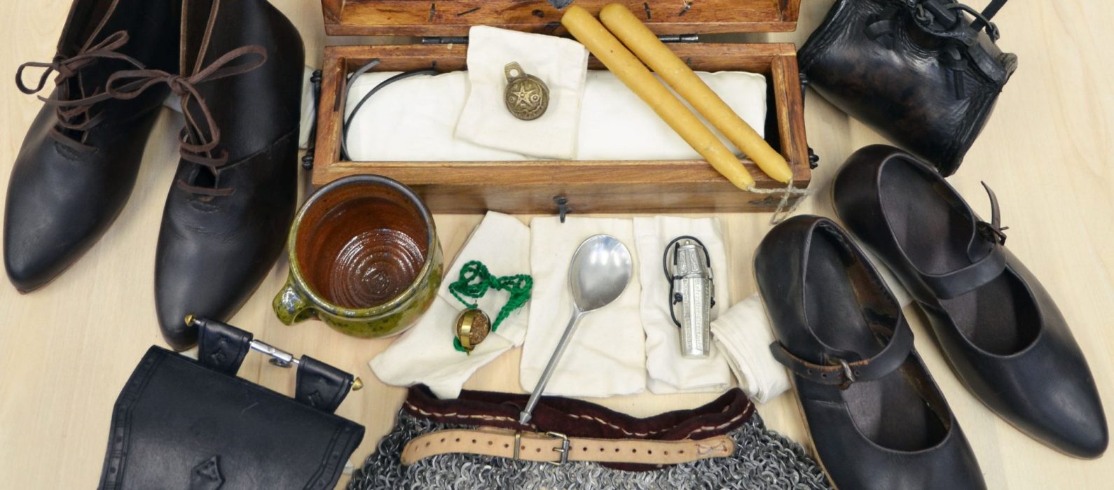 Photo of some replica artefacts from the Battle of Bosworth